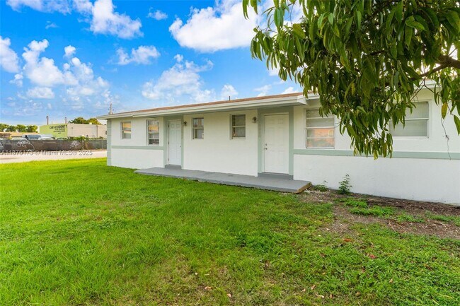 Building Photo - 18350 SW 105th Ave
