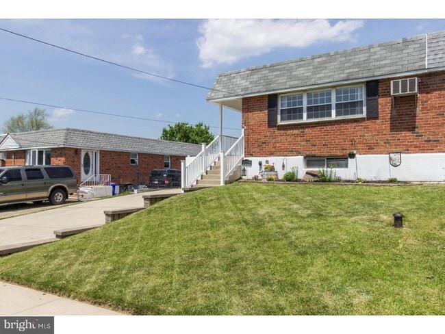 Building Photo - 604 Clay Dr