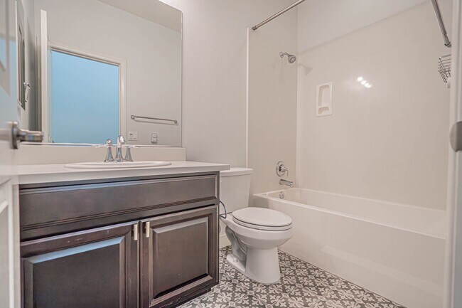 Building Photo - Beautiful 4-Bedroom Home with Solar and EV Charger in West Hills, Valencia!