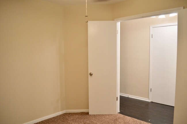 Building Photo - Nicely updated single story 4/2 Ready for ...