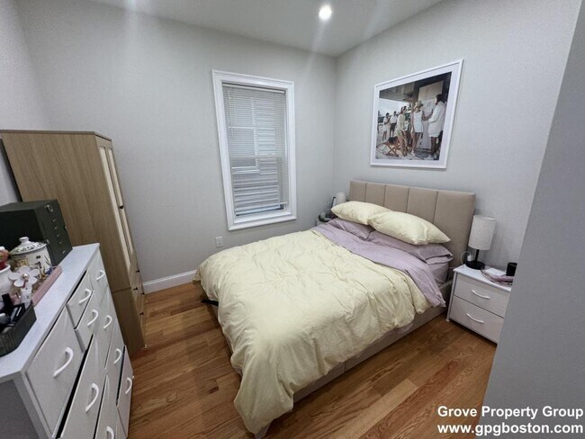 Building Photo - 4 bedroom in Boston MA 02127