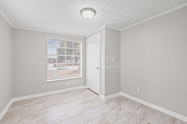 Building Photo - DON'T MISS OUT ON THIS BERCLAIR BEAUTY!!!!!!! Section 8 Welcomed !!!!