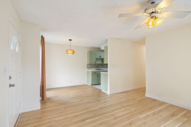 Building Photo - Pet Friendly - 2 bed /1 bath covered parki...