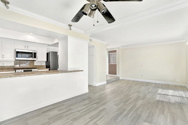 Building Photo - 618 W Balboa Blvd