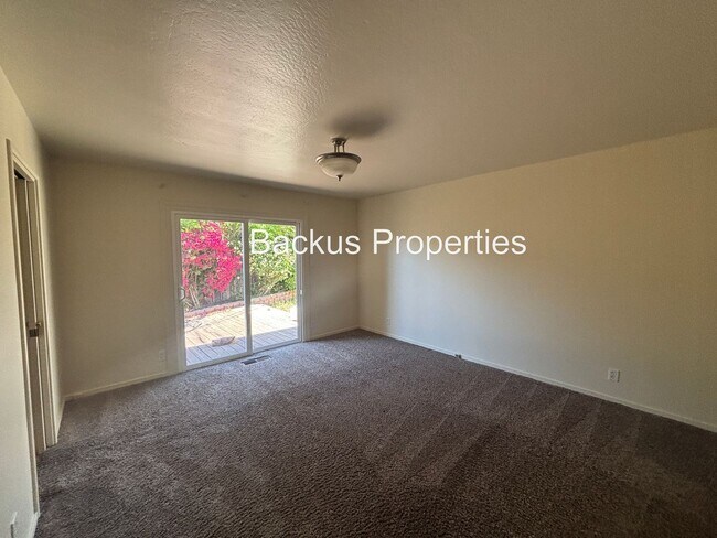 Building Photo - 209 La Mesa Dr