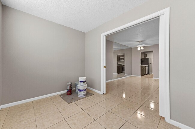 Building Photo - 3910 Crystal Lake Dr