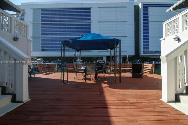 Building Photo - 1440 SE 15th St