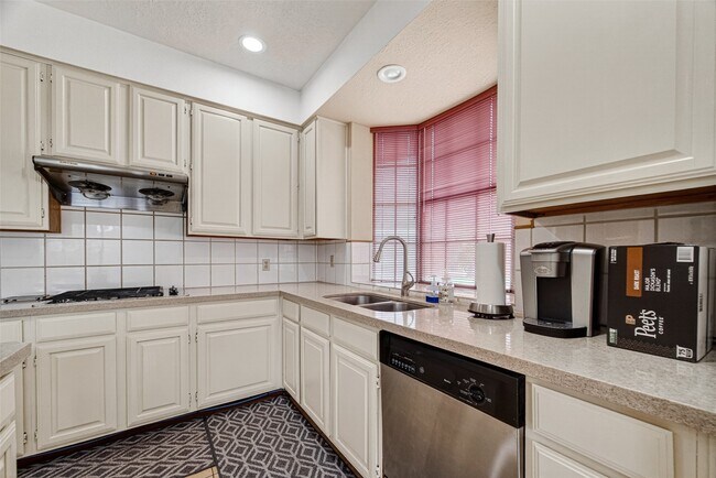 Building Photo - 811 Colony Glen Ct