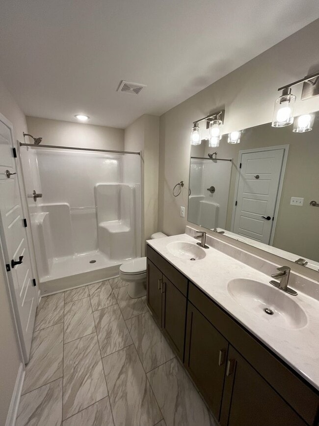 Building Photo - Luxury Townhome in Congers Creek