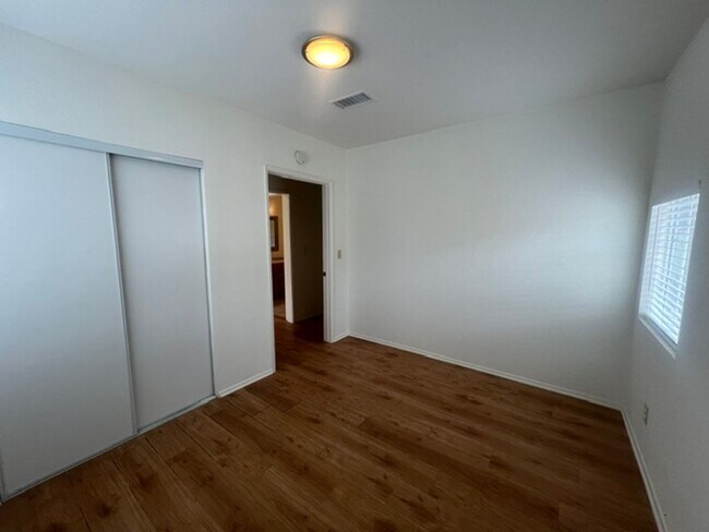 Building Photo - 17430 Gledhill St