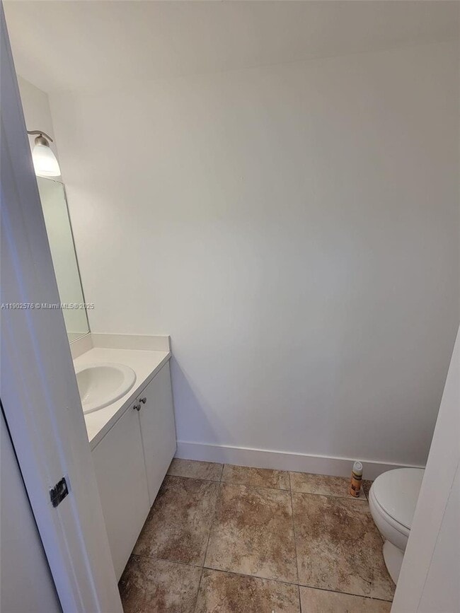 Building Photo - 357 N Royal Poinciana Blvd