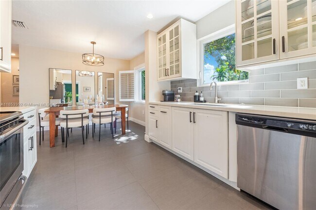 Building Photo - 5830 SW 51st St