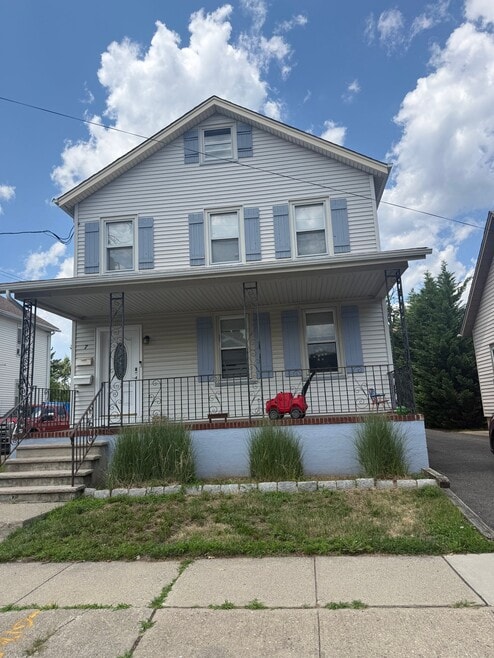 Building Photo - 7 Llewellyn Ave