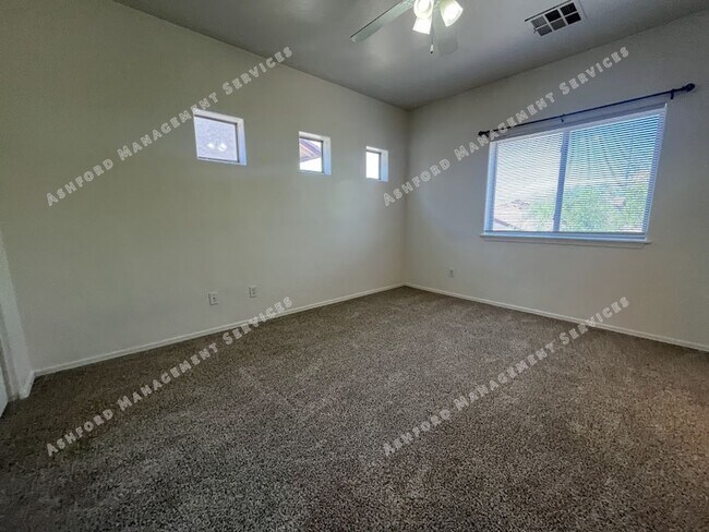 Building Photo - BEAUTIFUL 3 BEDROOM 2 BATHROOM HOME IN GLE...
