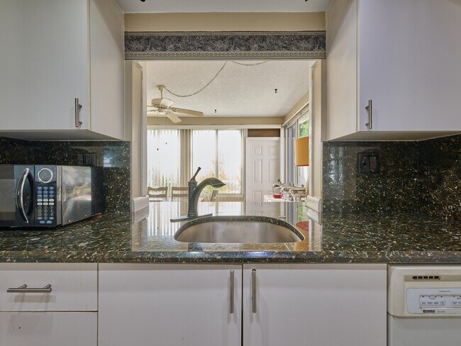 Building Photo - 519 SW 18th St