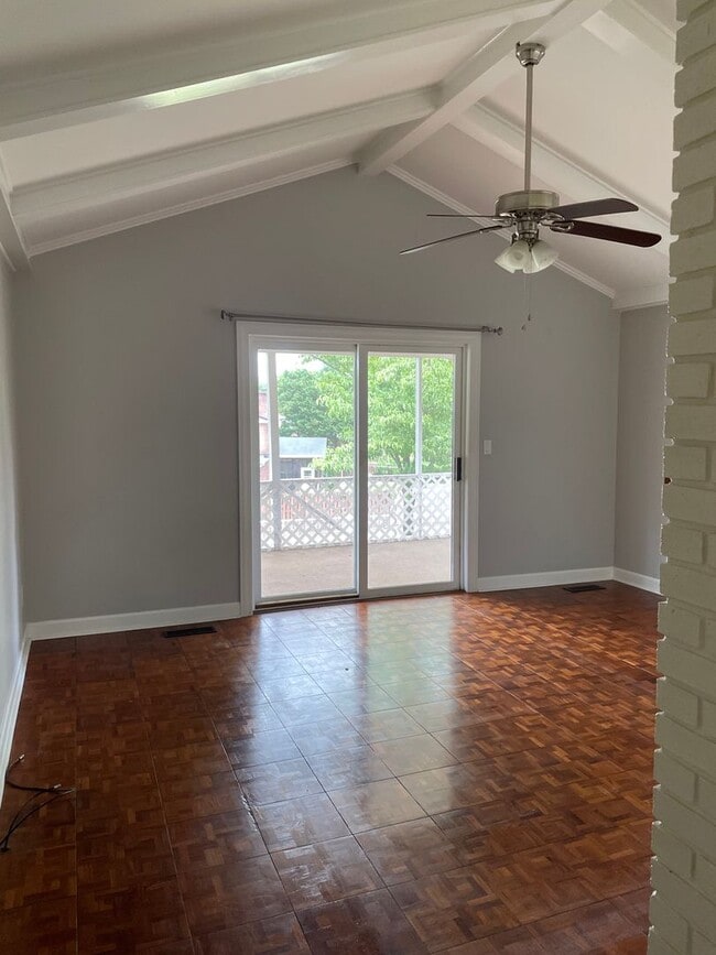 Building Photo - 5 Ramblewood Ln
