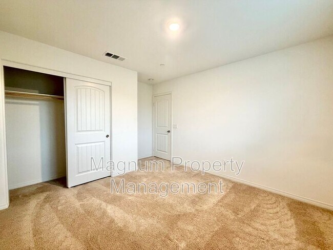 Building Photo - 34124 Thistlewood Ave