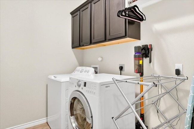 Building Photo - 7841 Fort Griffen Dr