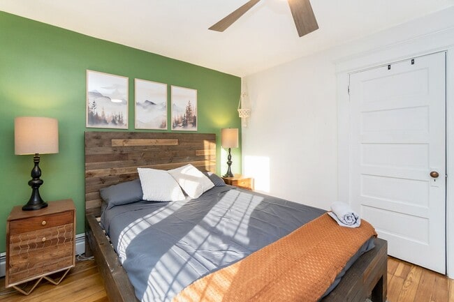 Building Photo - 3 BED · 1.5 BATH · MODERN INDUSTRIAL · AVA...