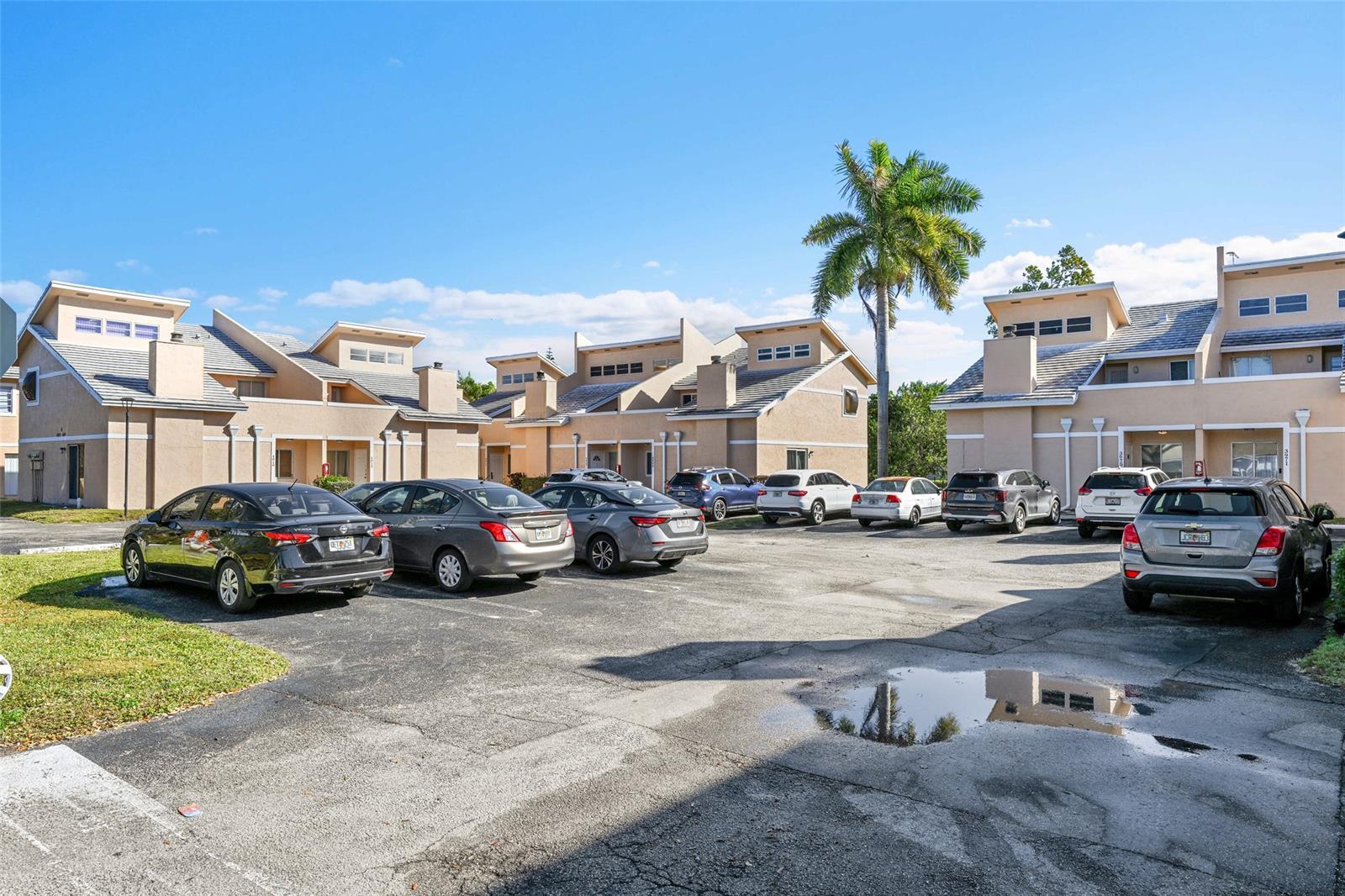 Building Photo - 4011 Coral Springs Dr