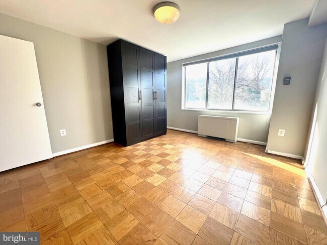 Building Photo - 10201 Grosvenor Pl