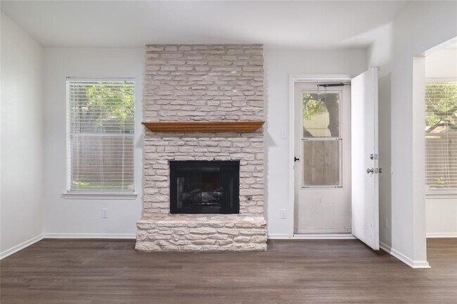 Building Photo - 4104 Harcourt Dr