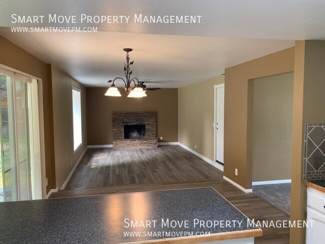 Building Photo - 10023 W Skycrest Dr