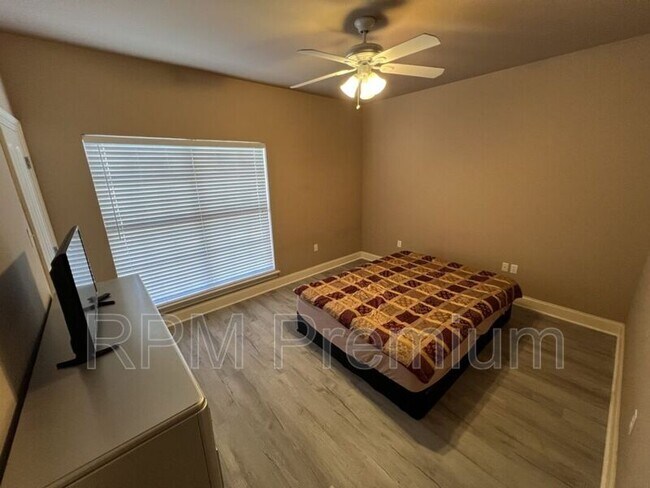 Building Photo - 4000 Mchugh Rd