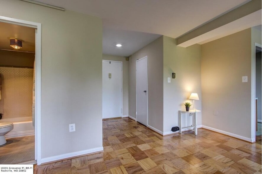 Building Photo - 10201 Grosvenor Pl