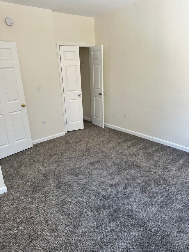 Building Photo - 941 Lamont St