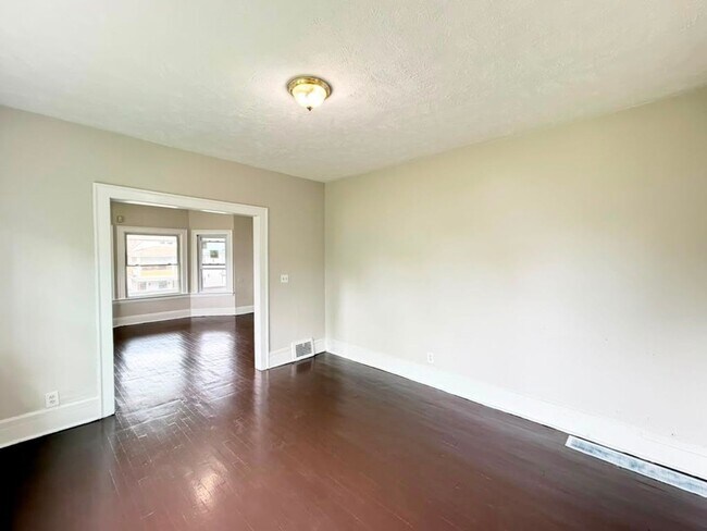 Building Photo - 3454 E 118th St