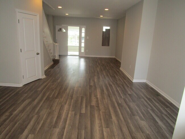 Building Photo - 6253 Magnolia St