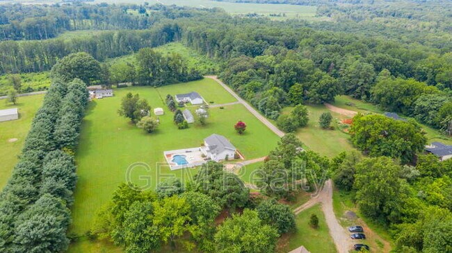 Building Photo - 15617 Mockingbird Ln