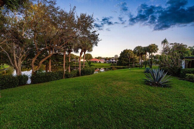 Building Photo - 18 Bristol Ln