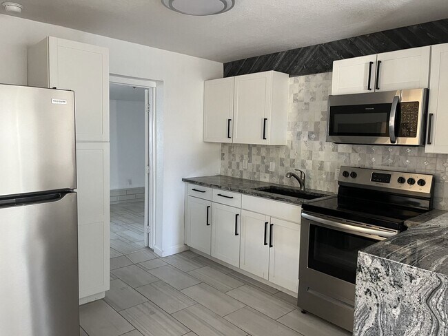 Building Photo - Beach Bungalow