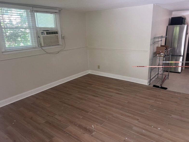Living room - 1377 Scott Blvd