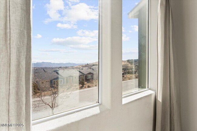Building Photo - 1048 Big Rock Loop