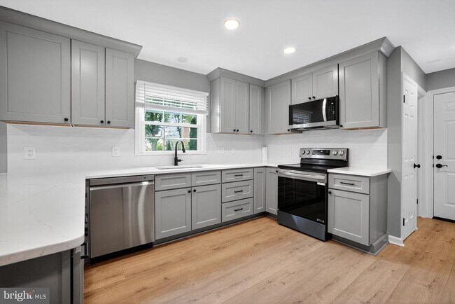 Building Photo - 6157 Ridgemont Dr
