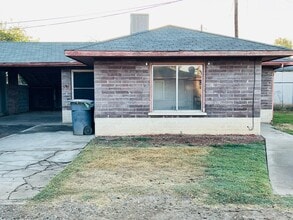 Building Photo - One Bedroom Cottage Available Now