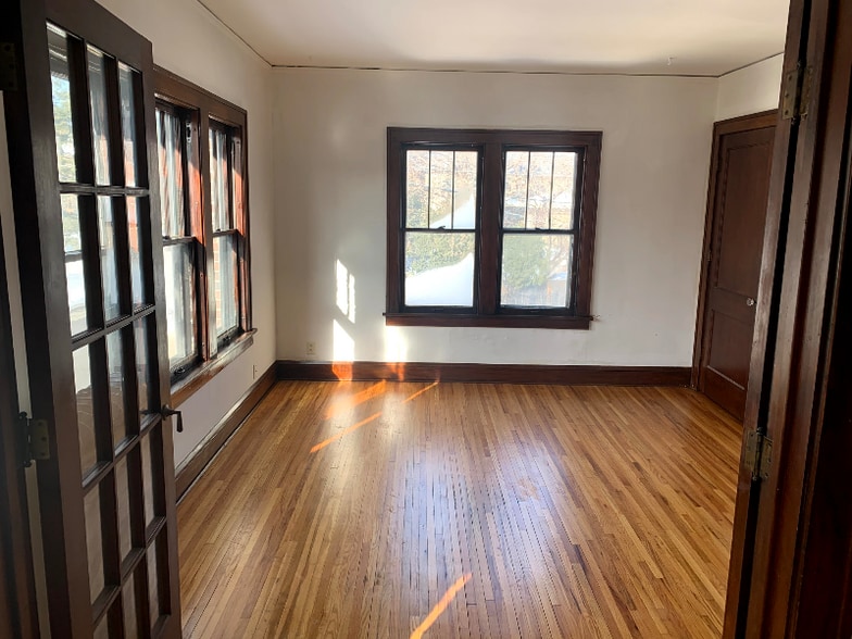 Building Photo - 999 Grand Ave