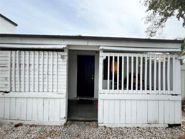 Building Photo - 2 bedroom in Miami FL 33150