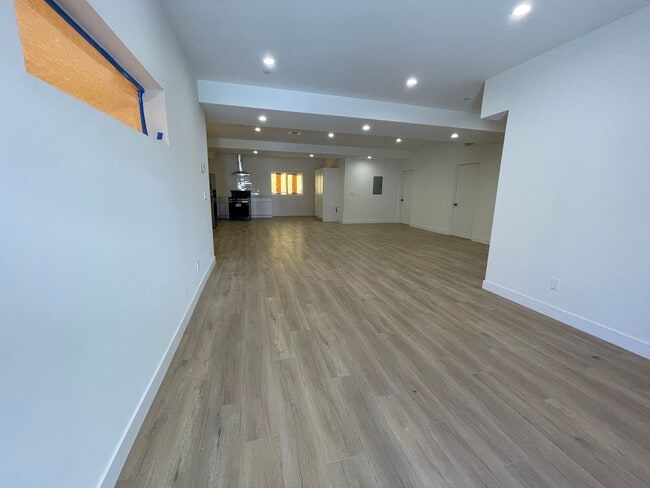 Building Photo - JUST COMPLETED MODERN TOWNHOMES! Never Lived In!