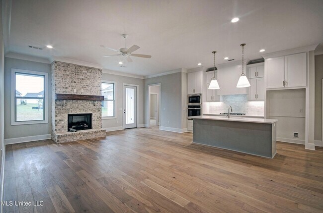 Building Photo - 117 Southern Oak Wy