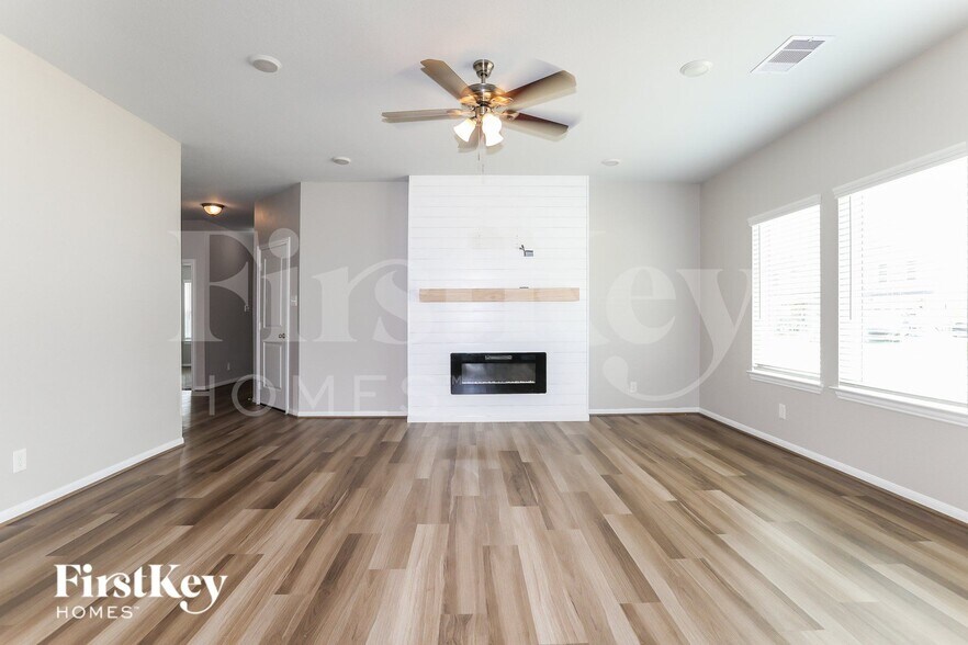 Building Photo - 811 Steam Rdg Ln