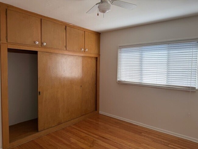 Building Photo - 1055 Thompson Ave