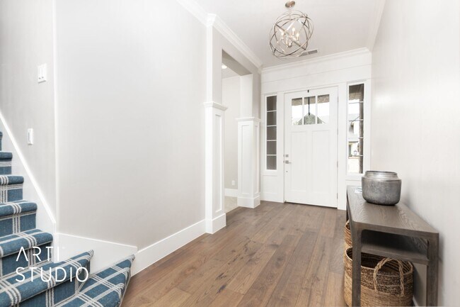 Building Photo - Gorgeous 5 bed 4 bath furnished home in Li...