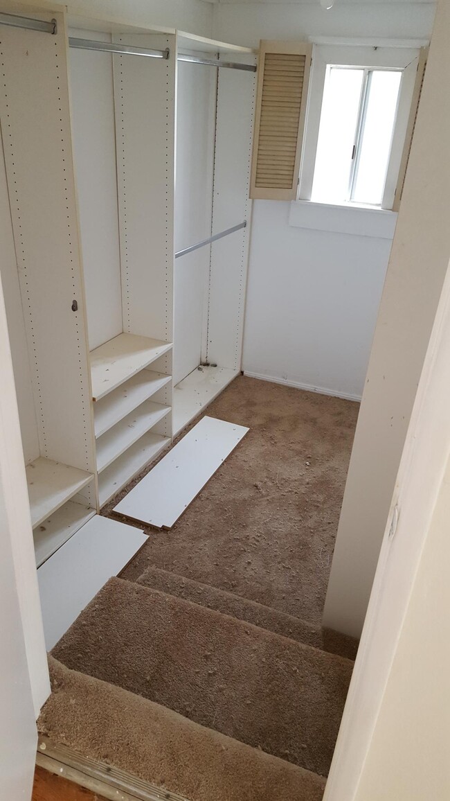 Building Photo - 2038 Malcolm Ave