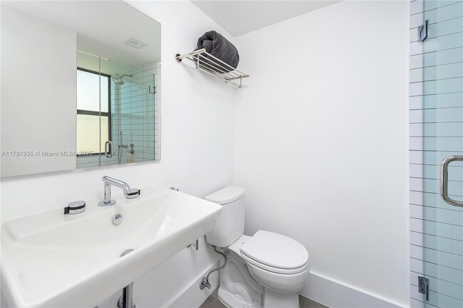 Building Photo - 4301 Collins Ave