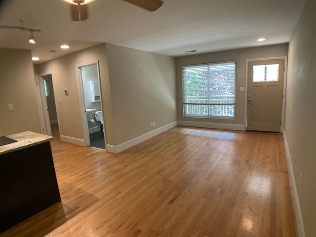 Building Photo - Spacious Carrboro Condo ready for August Move In!