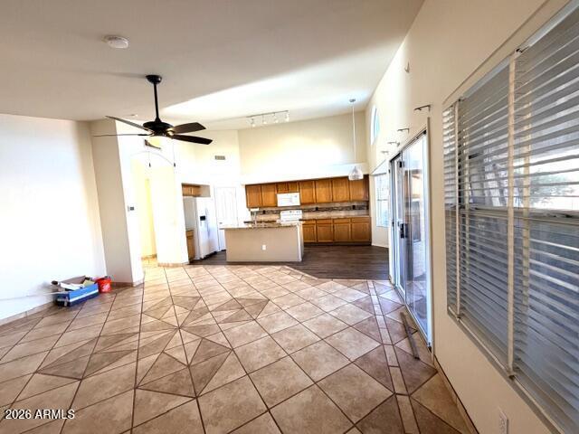 Building Photo - 528 W Monte Ave